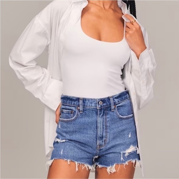 Abercrombie & Fitch Women’s Mid-Rise Distressed Cutoff Boyfriend Jean Shorts 25 - Picture 1 of 7
